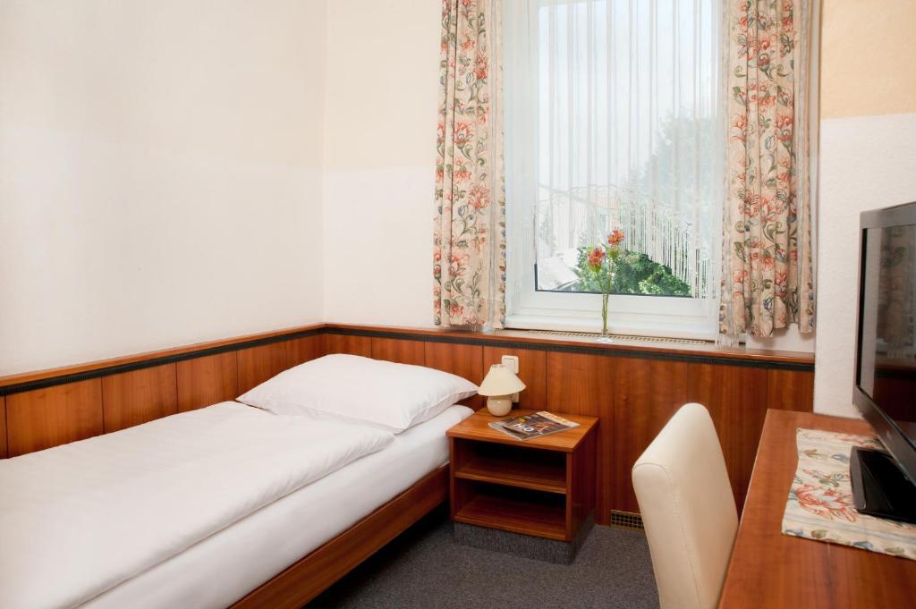 Hubertushof Fromwald Hotel Und Gasthof Bad Fischau Luaran gambar